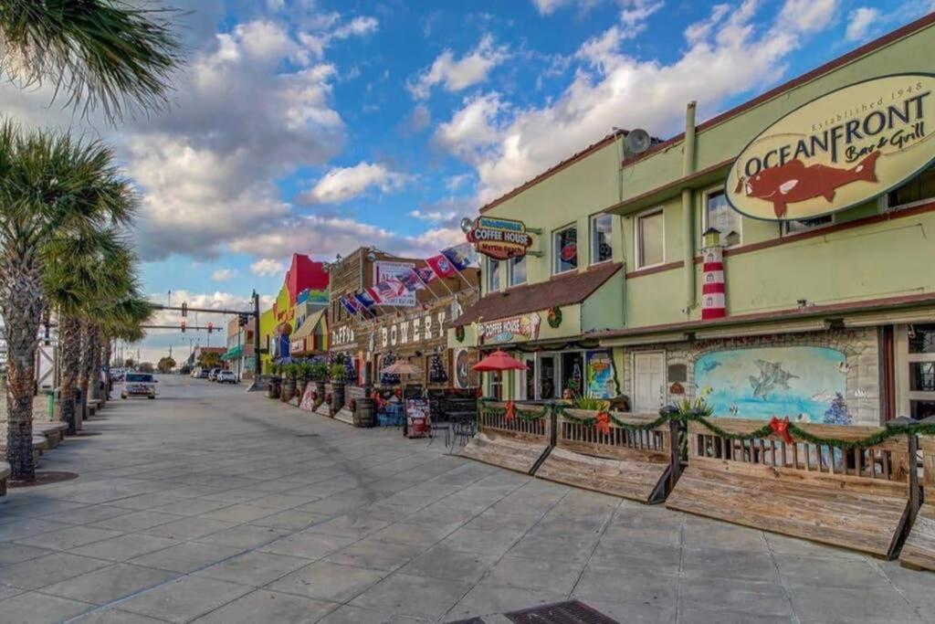 *Renovated Oceanfront Condo*Queen Beds*Pools*Hot Tubs*More*P220 Myrtle Beach Exterior photo