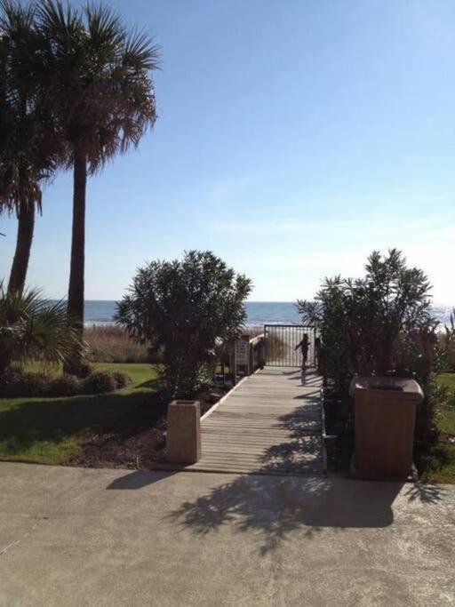 *Renovated Oceanfront Condo*Queen Beds*Pools*Hot Tubs*More*P220 Myrtle Beach Exterior photo